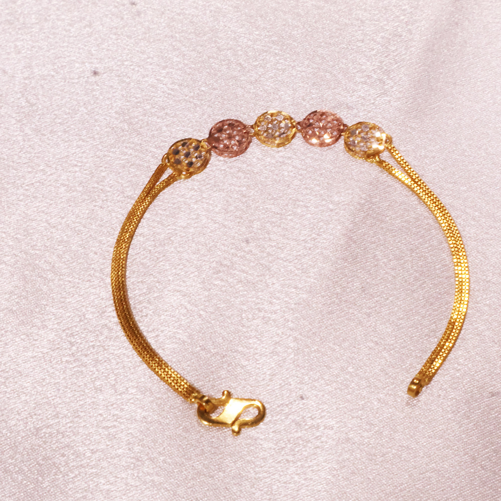 BRACELET